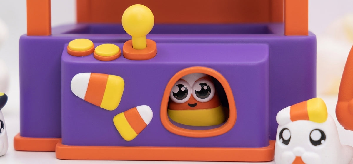 Spooky Carnival Claw Machine 12-Piece Playset